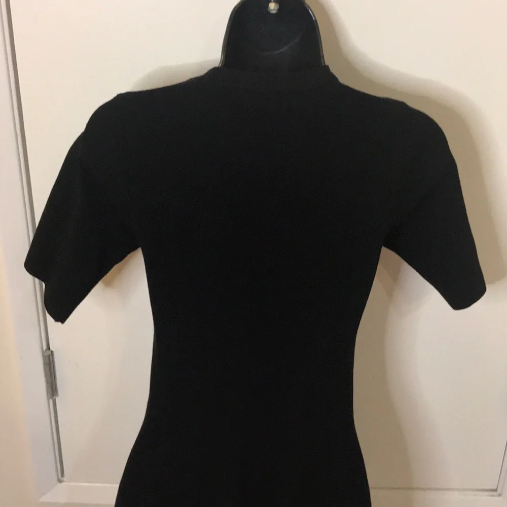 - Verty black short sleeve dress M knit fit & flare